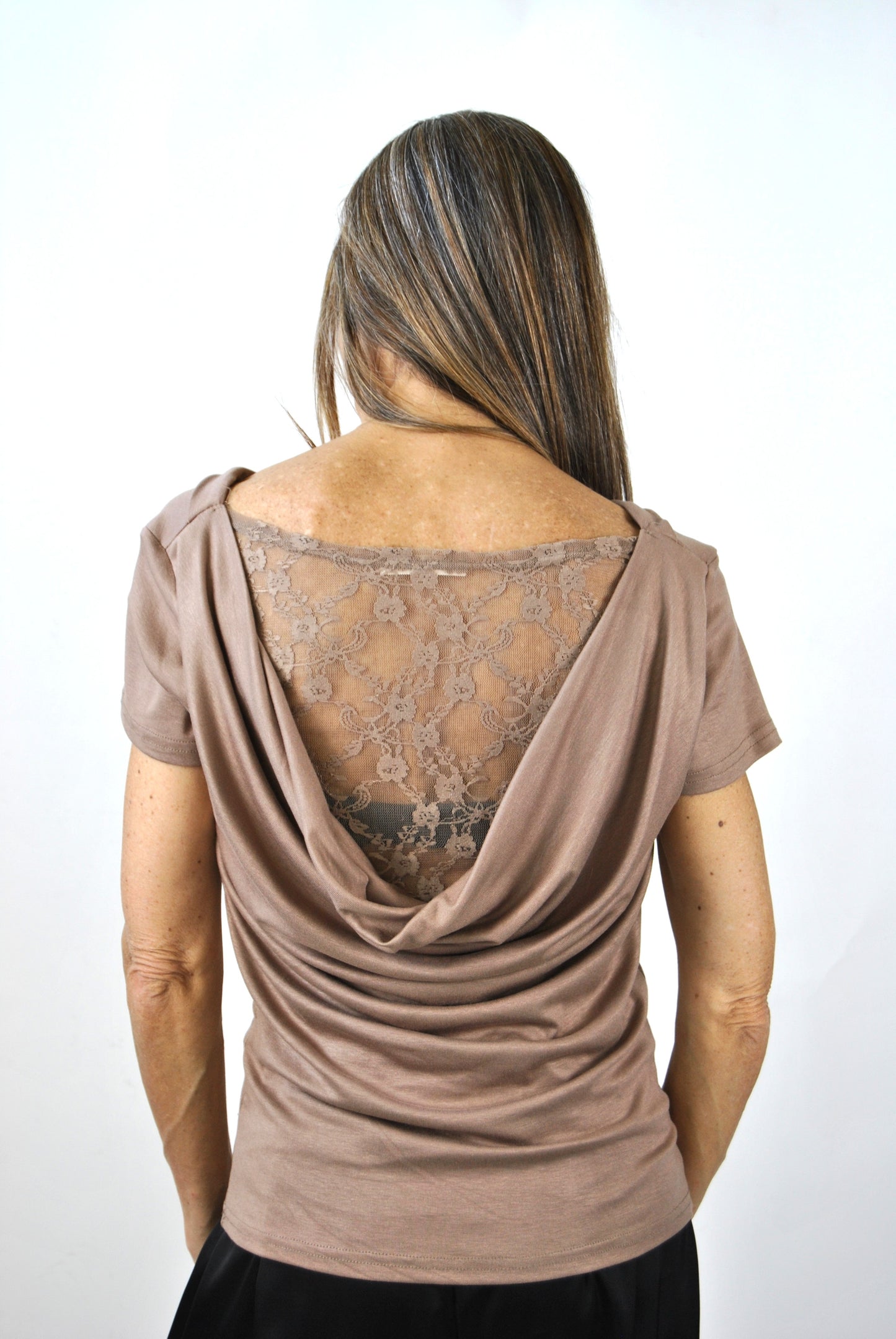 t-shirt con pizzo
