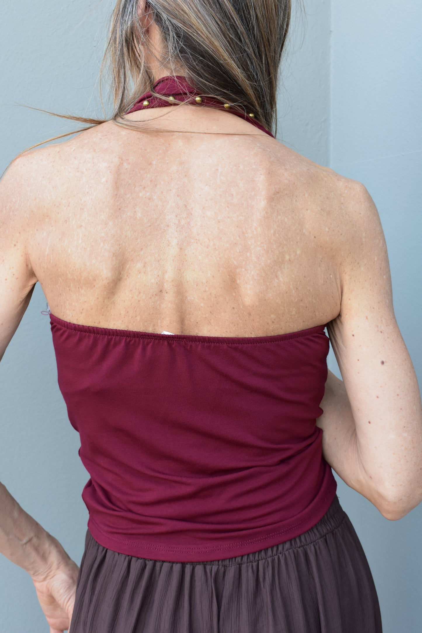 top borchie schiena nuda