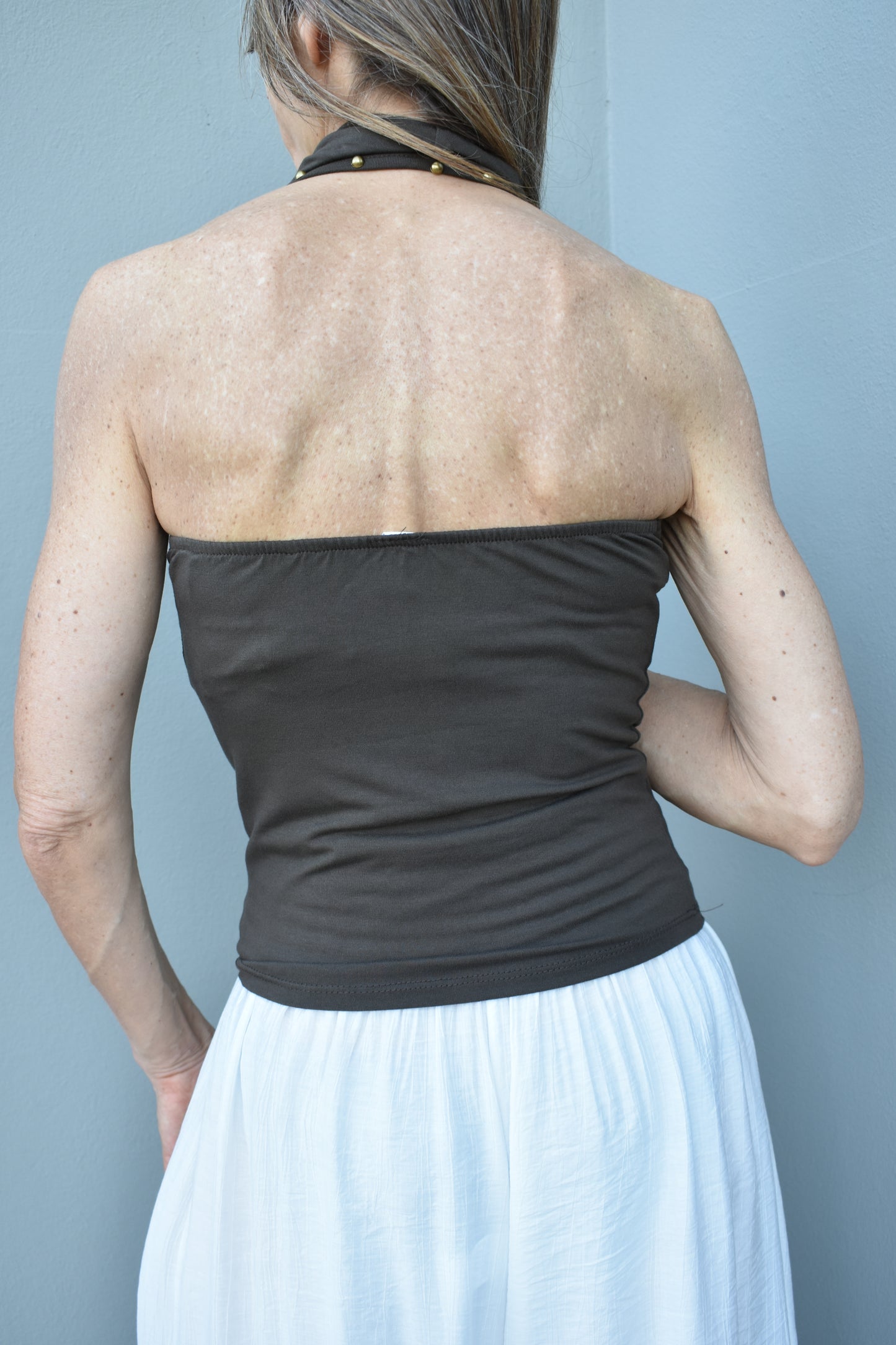 top borchie schiena nuda