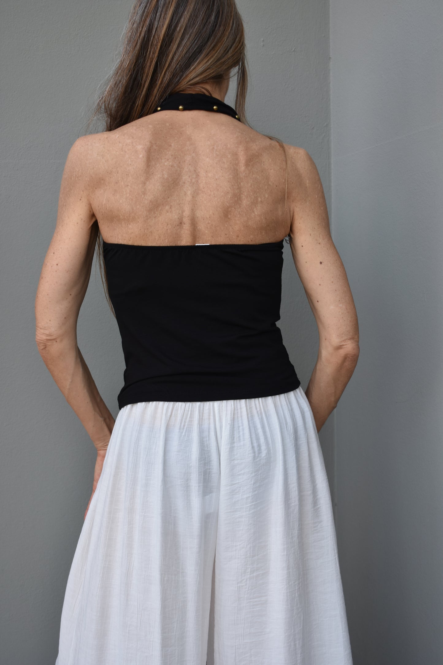 top borchie schiena nuda